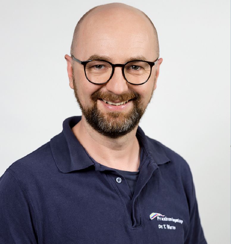 Dr. Tomasz Warns